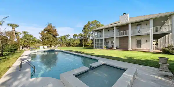 Image 2: Private Pool