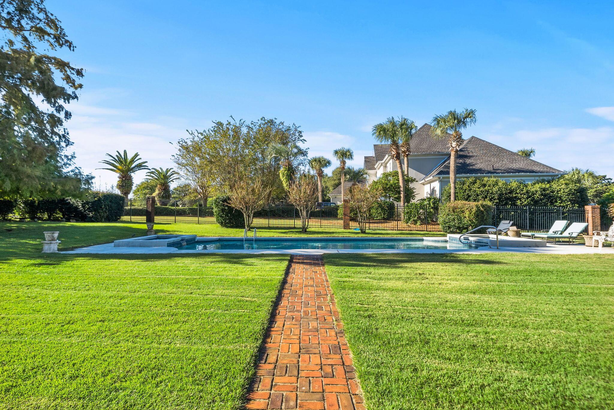 Image 3: Private Pool