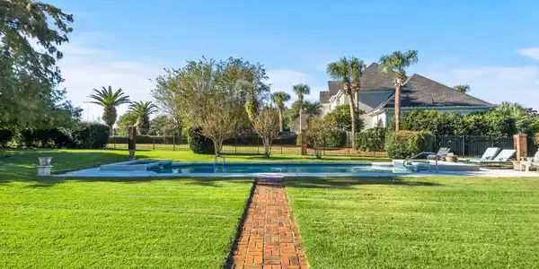 Image 3: Private Pool