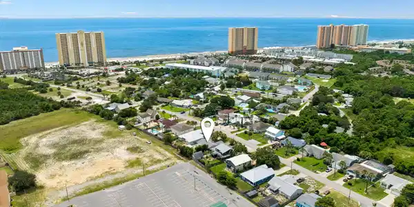 Image 4: Proximity to the Beach