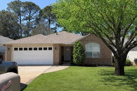 1276 Laura Lane