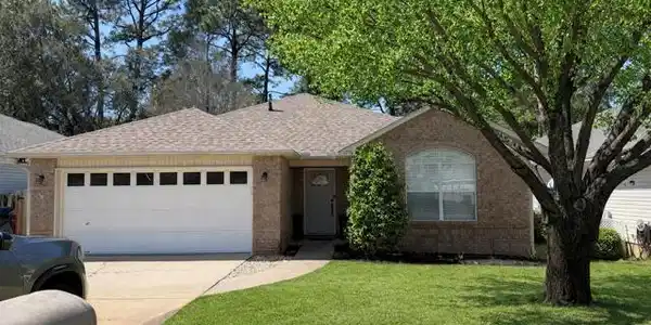 1276 Laura Lane
