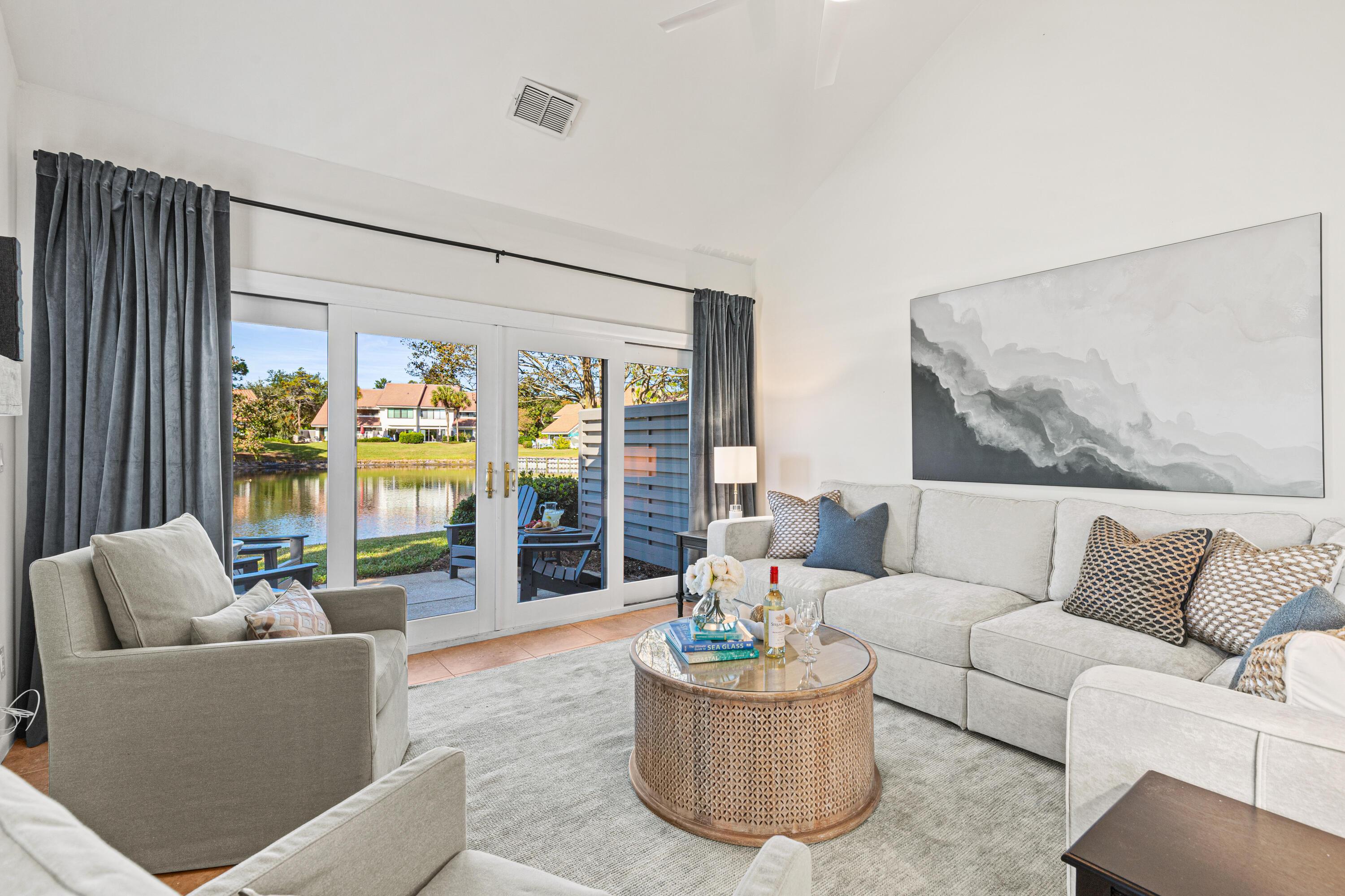 Image 1: Living Area