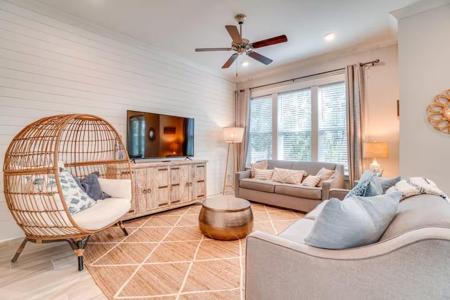 146 E Pine Lands Loop