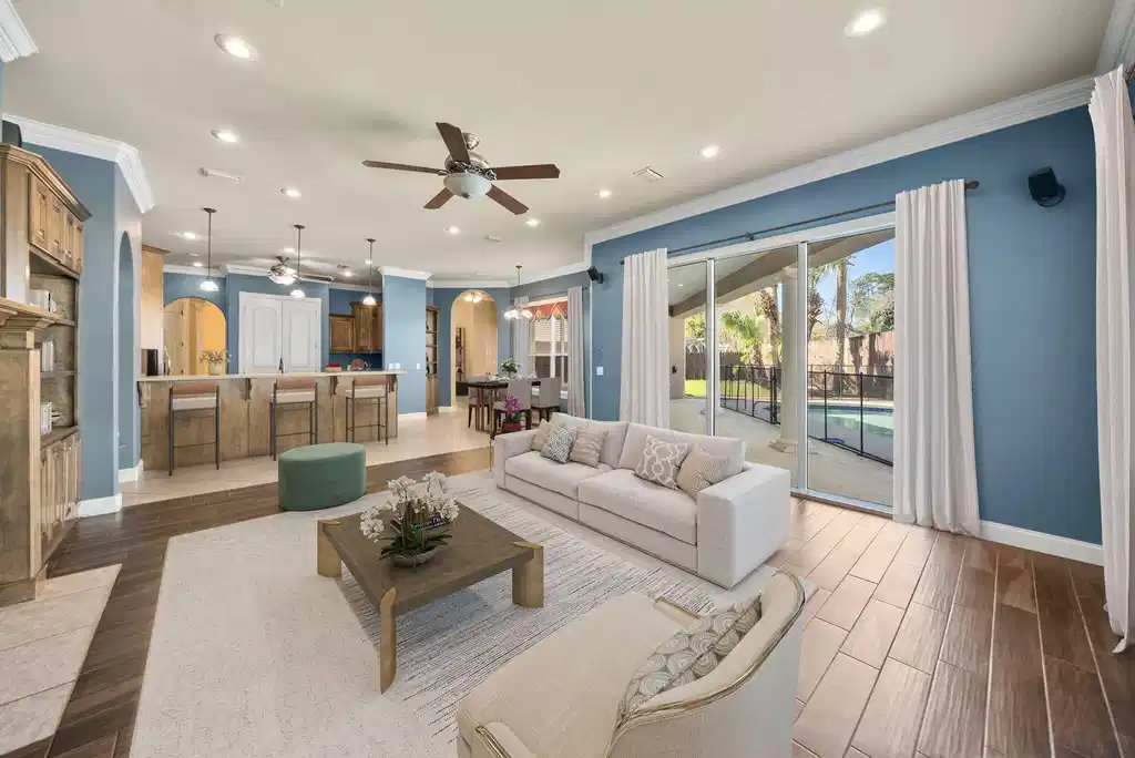 Image 1: Living Room