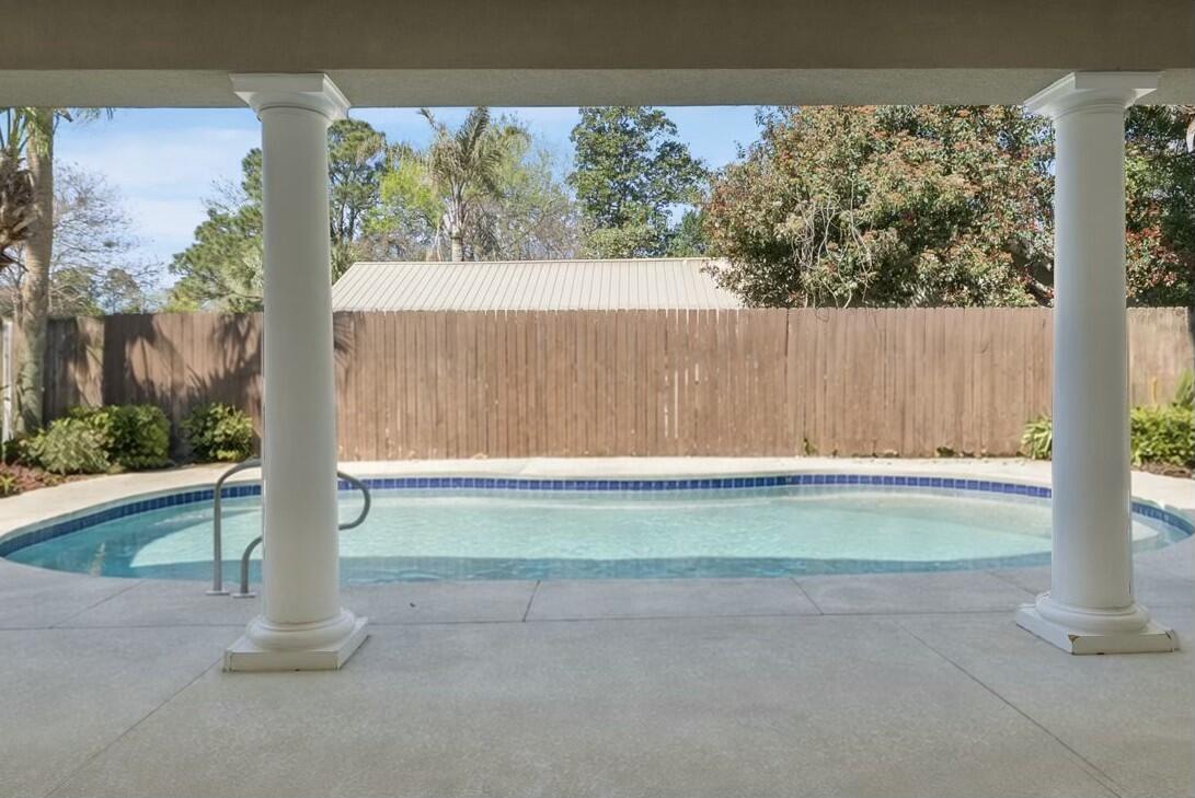 Image 3: Private Pool