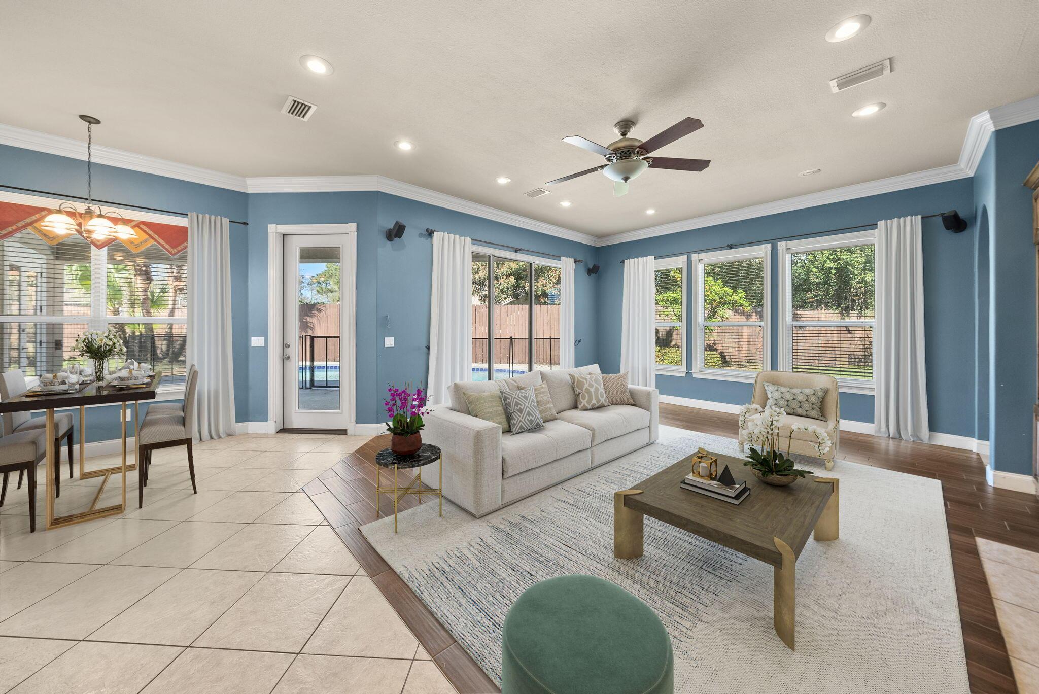 Image 4: Living Room
