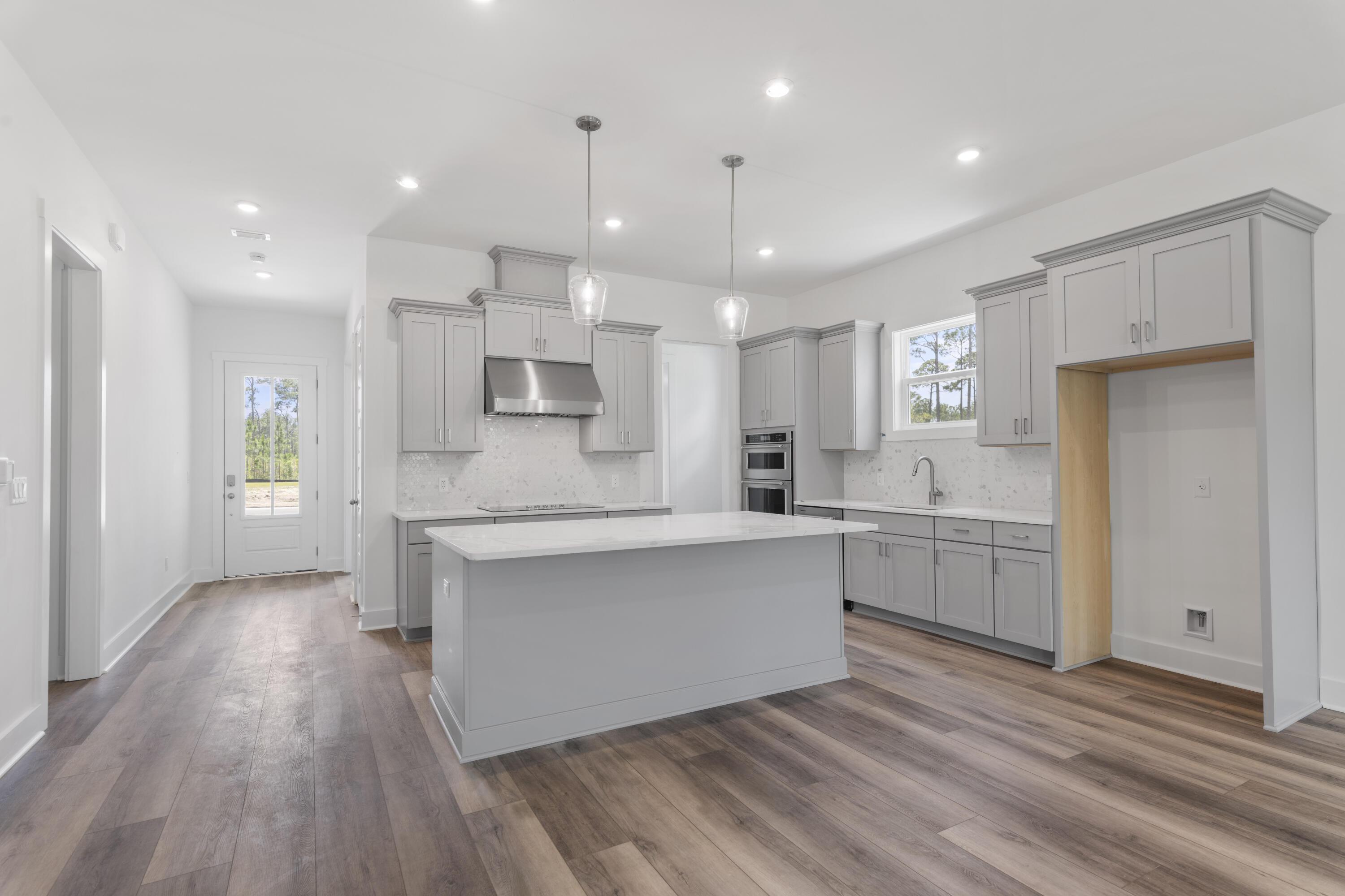 Image 4: Kitchen
