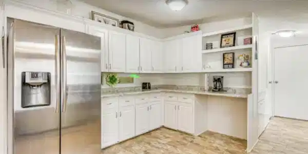 Image 3: Kitchen