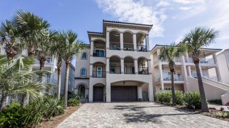 235 La Valencia Circle