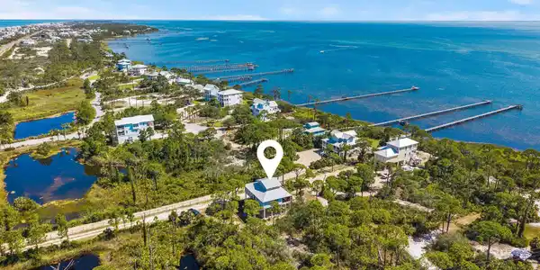 Image 3: Situated between the Bay and Gulf