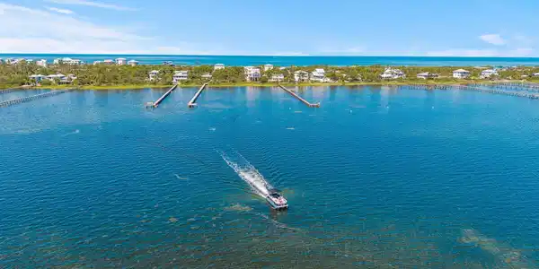 Image 4: Bay Access from Shared Dock