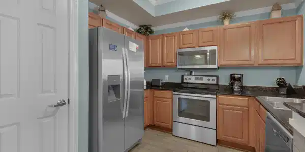 Image 3: 14-Gourmet Kitchen