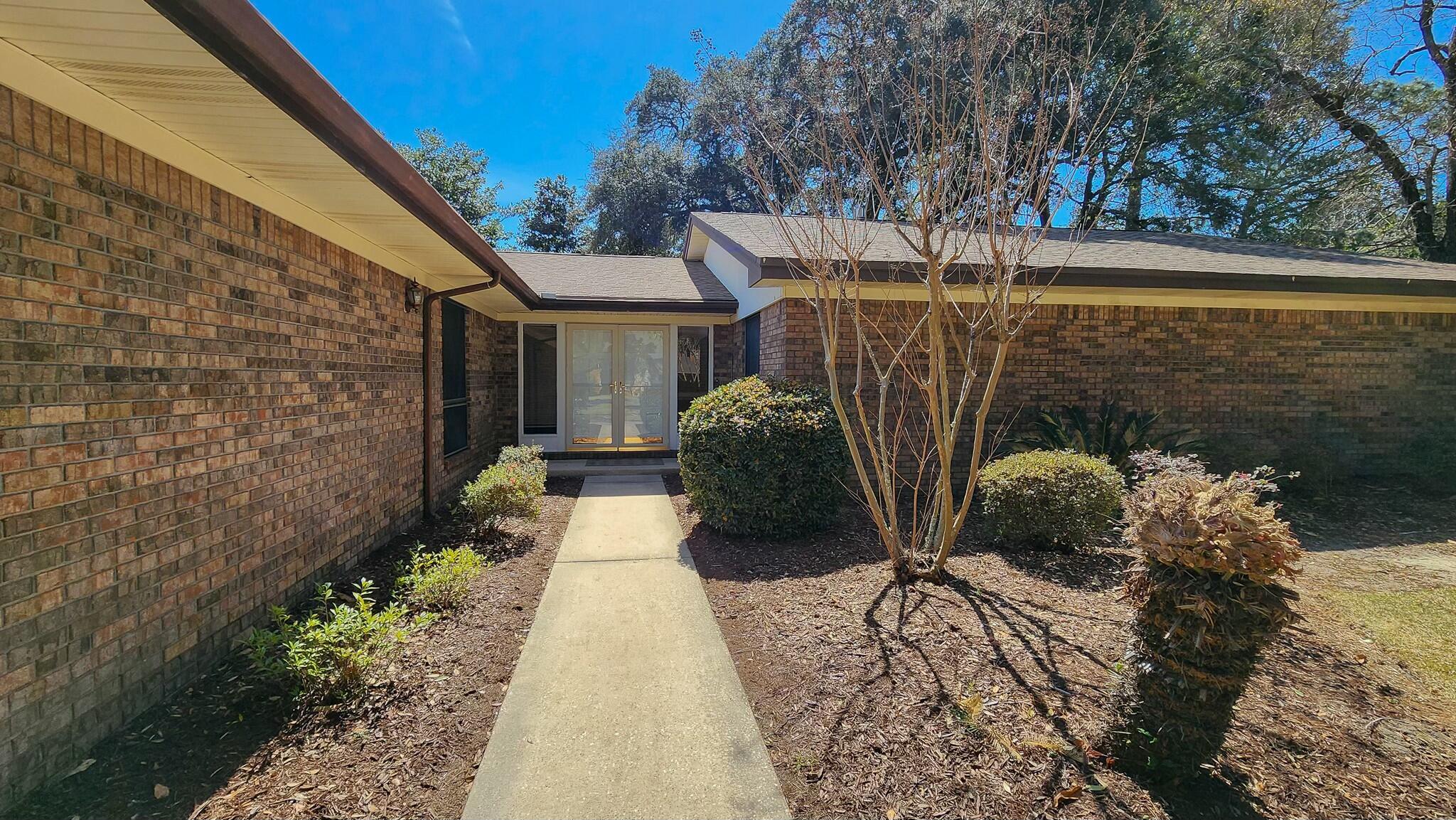 Image 3: Front Entry