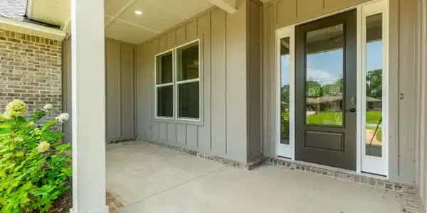 Image 2: front exterior (7)