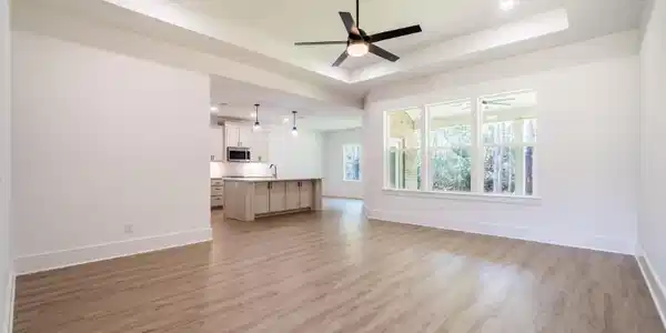 Image 4: living room