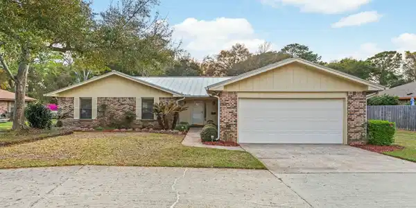 4 Lake Lorraine Circle