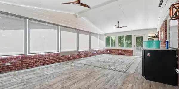 Image 3: Large screened Lanai