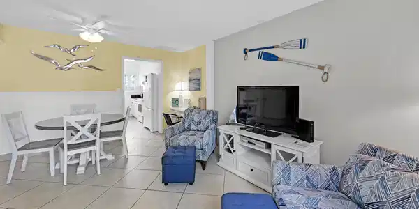 Image 4: 7