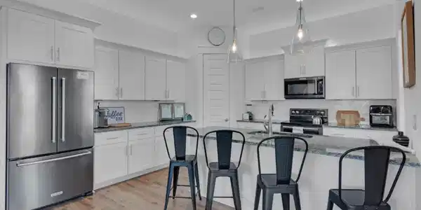 Image 4: kitchen