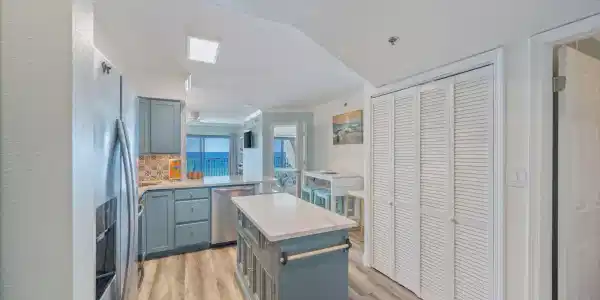 Image 3: 3-web-or-mls-7979-gulf-blvd