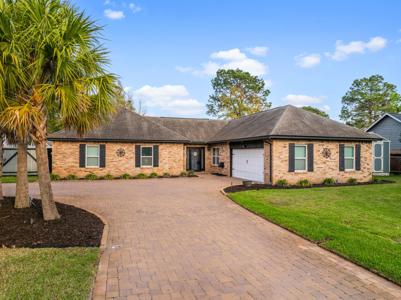 11 Hampton Circle
