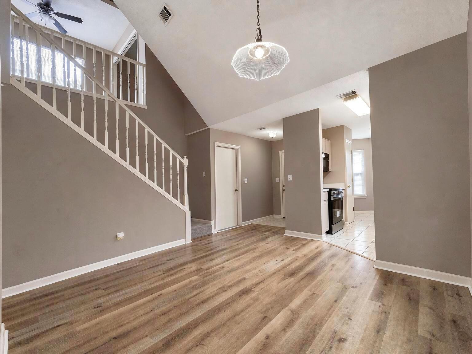 Image 4: 409-Heritage-Way_DINING-ROOM-01_18