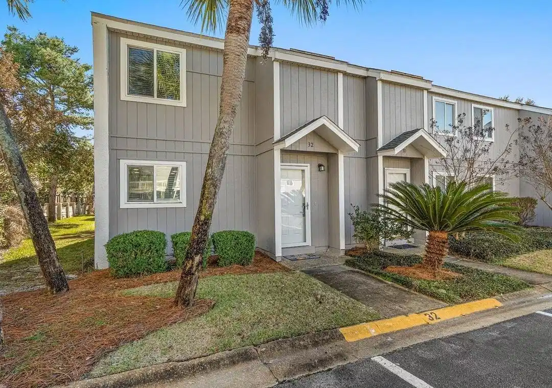Image 1: A beautiful end unit townhome