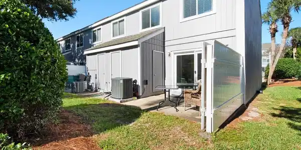 Image 2: Relax on the back patio