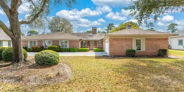 119 W Country Club Drive