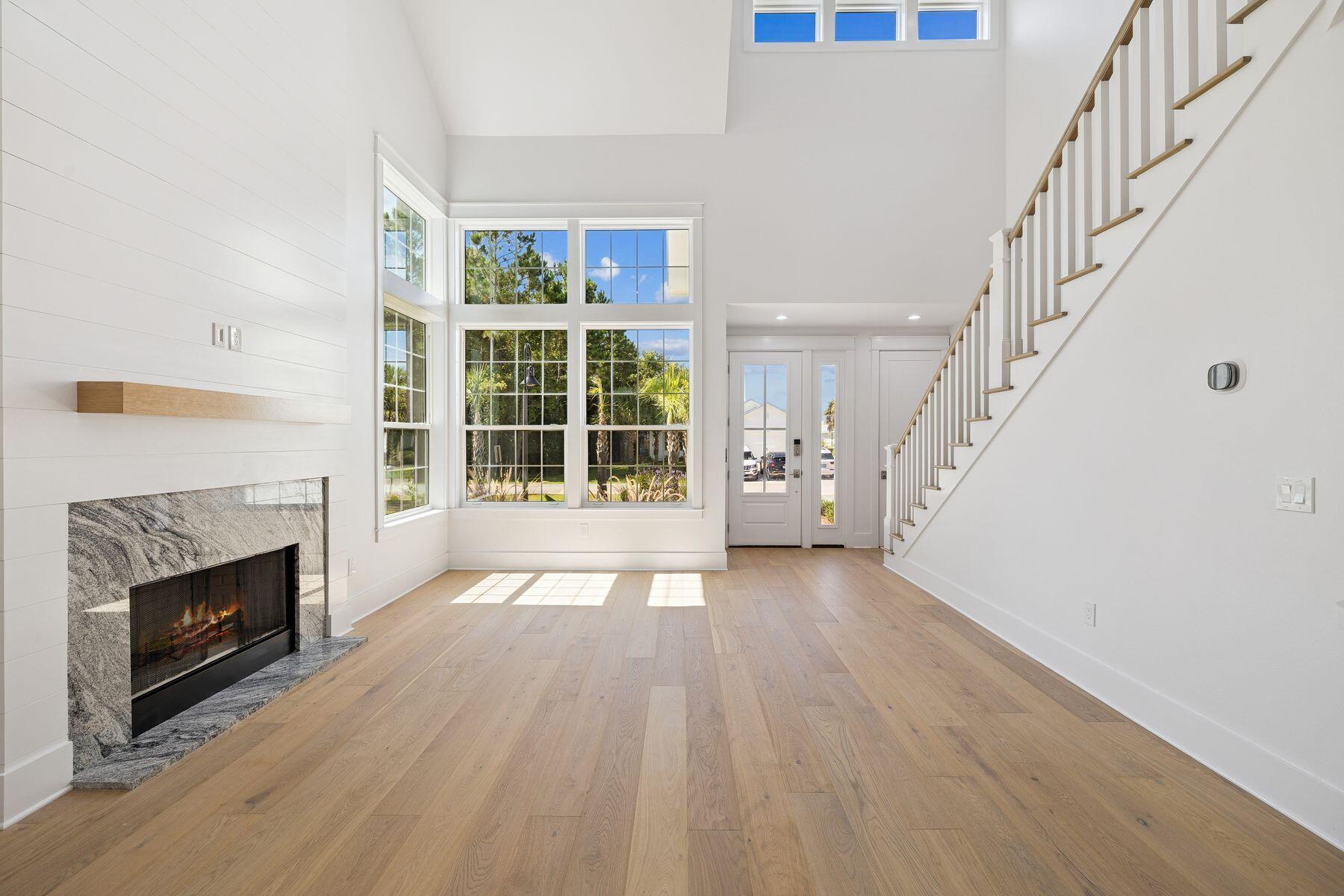 Image 4: Living room toward entry