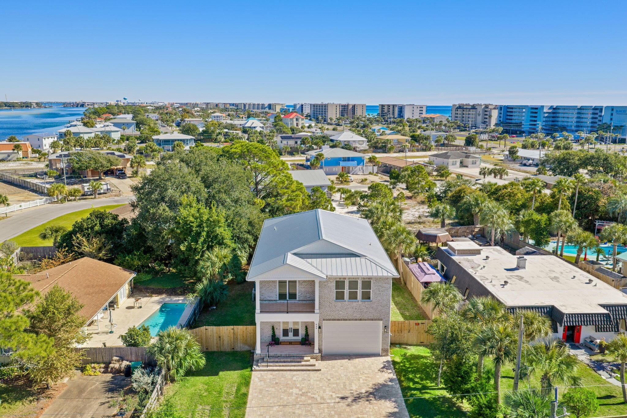 Image 3: 848 Tropic Avenue