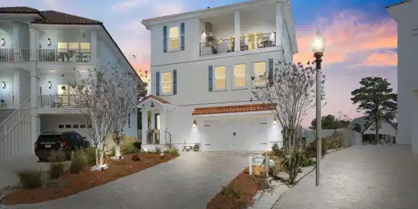 241 La Valencia Circle