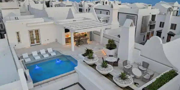 13 La Garza Ct
