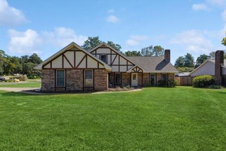 1103 Sandalwood Circle