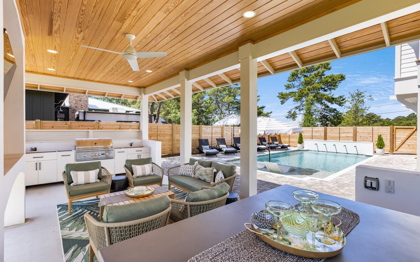 Image 1: Exterior Living at its best