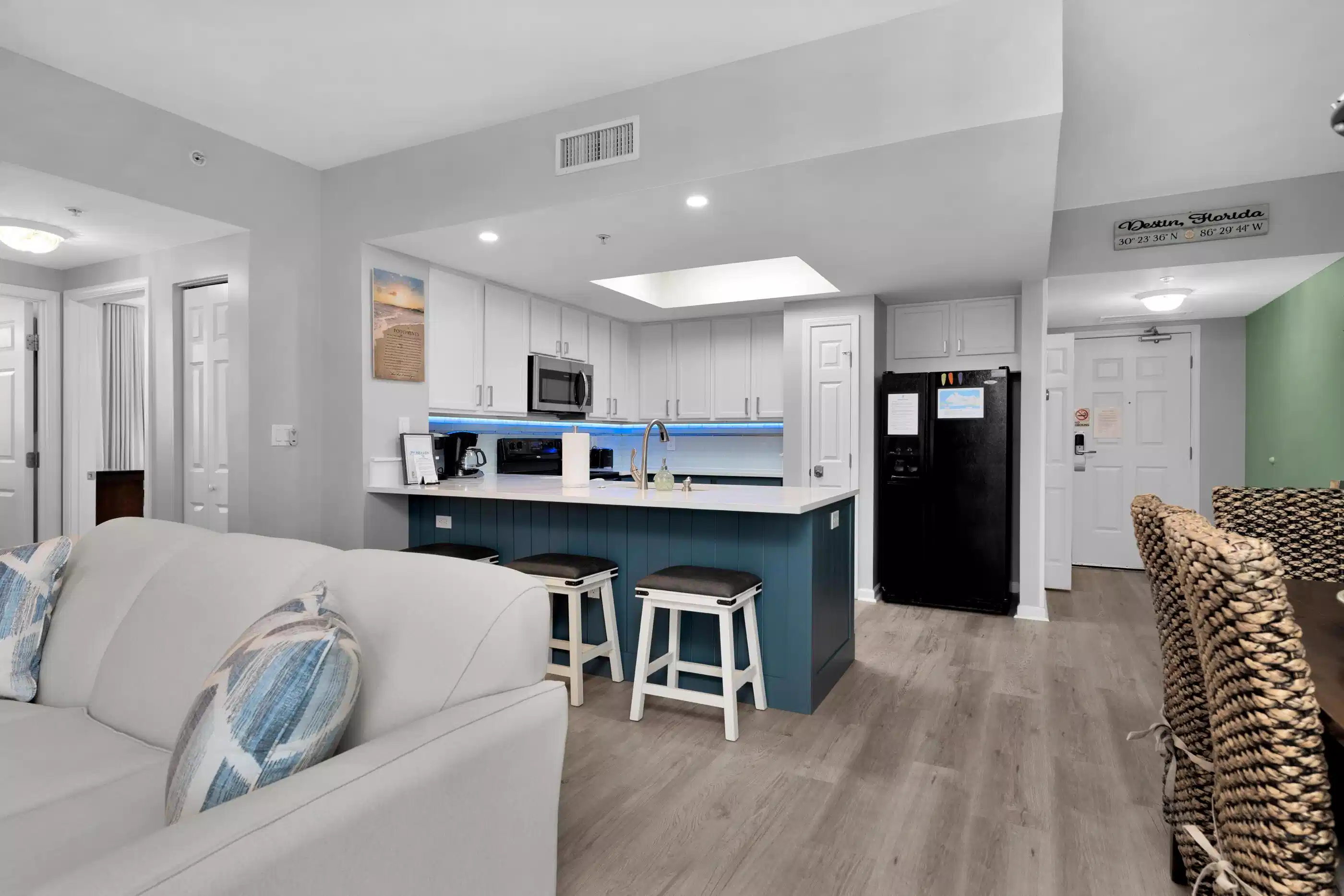 Image 1: kitchen