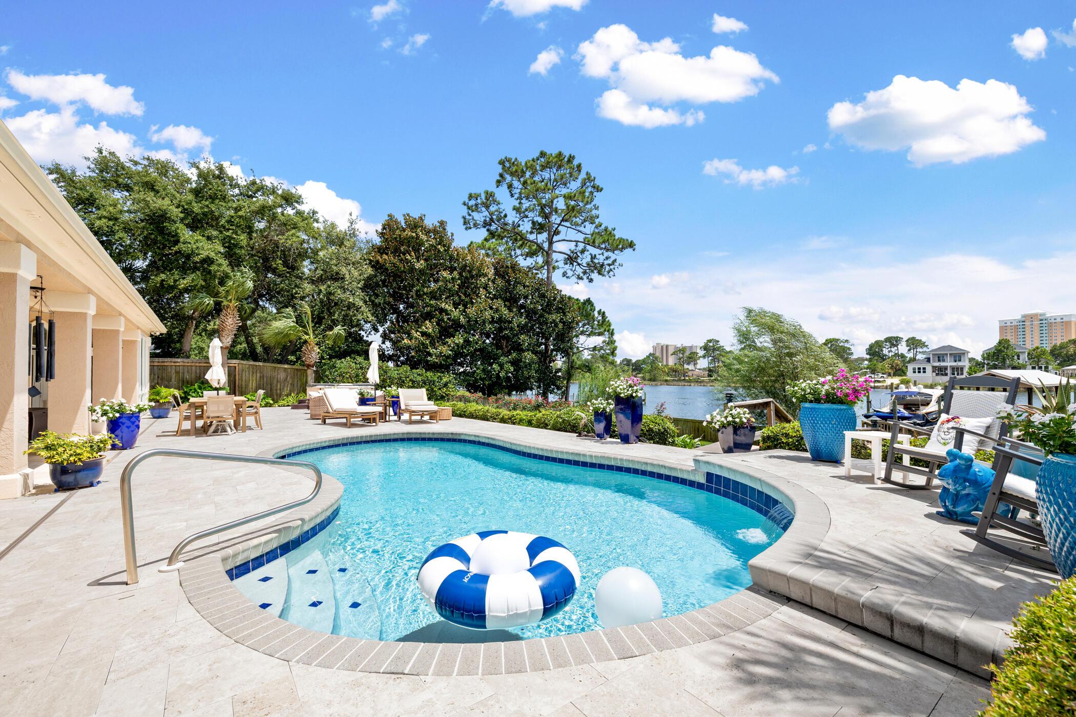 Image 4: Private Pool