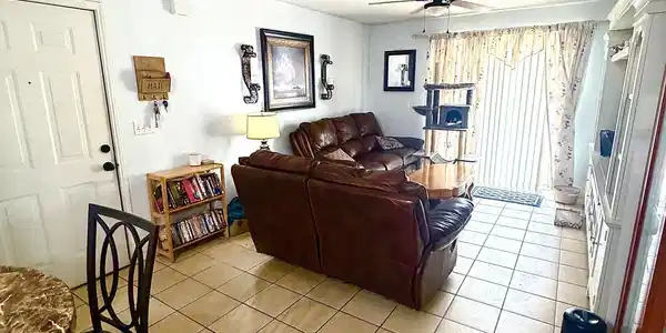 Image 3: living room1