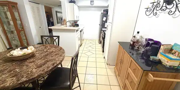 Image 4: dining kitchen 2