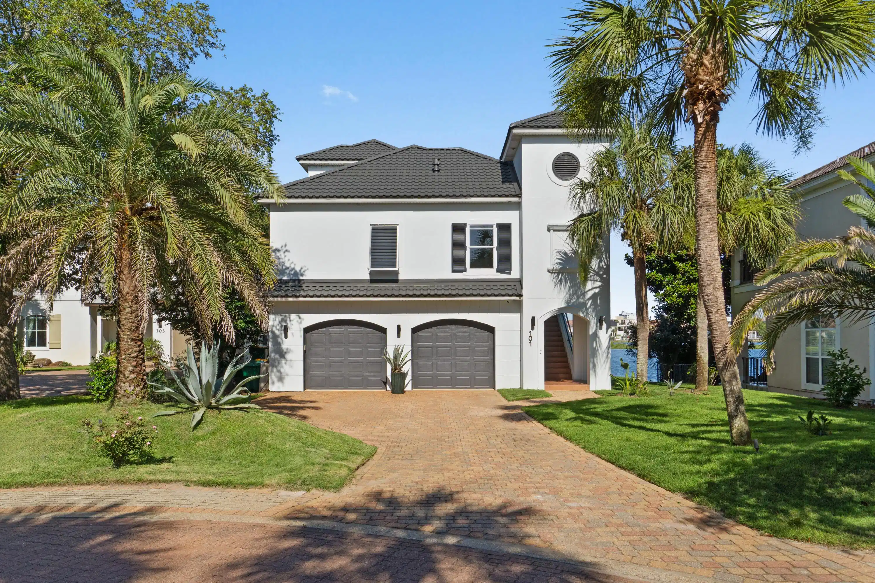 Image 1: 101 Vista Bluffs