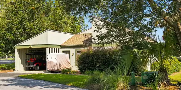 Image 4: FREE STANDING CONDO!