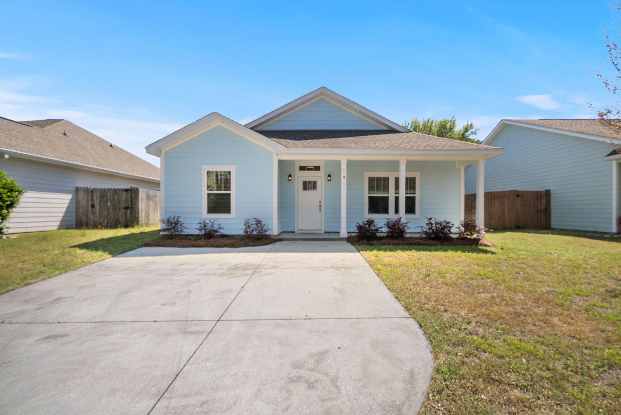 Image 2: Lots of Parking