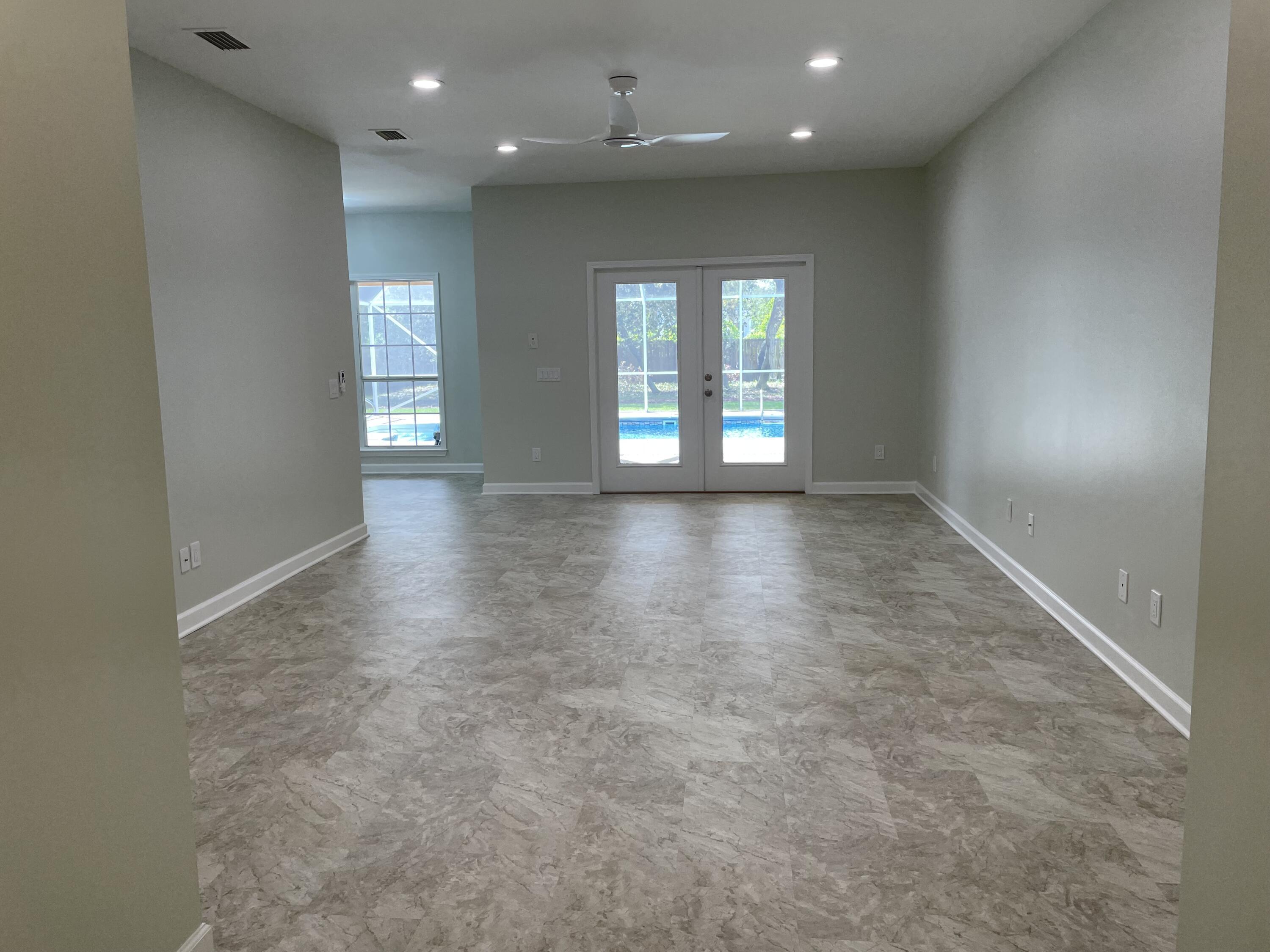 Image 3: Living room