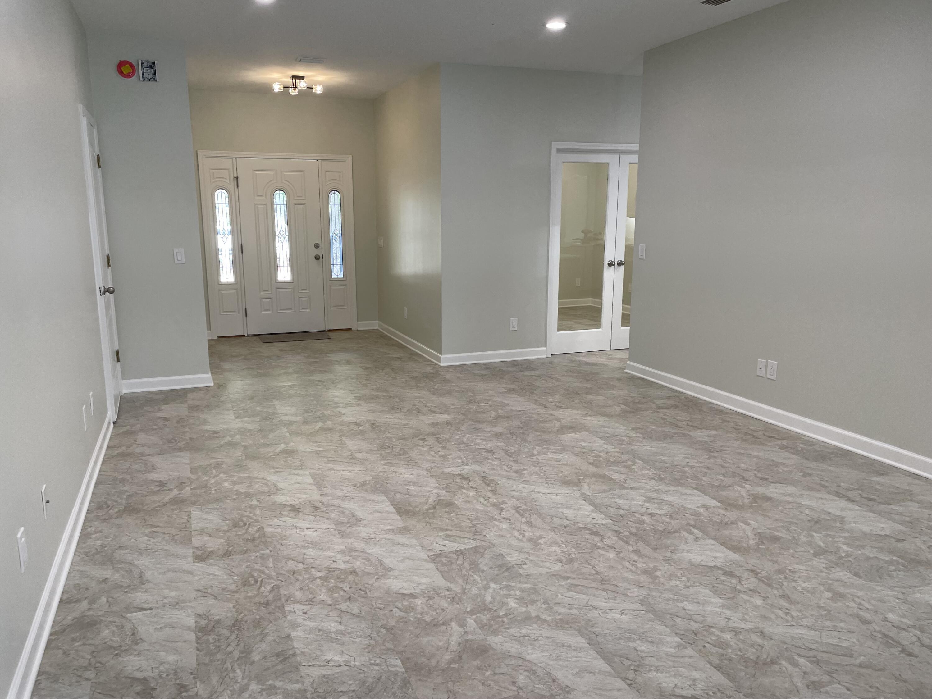 Image 4: Main living room