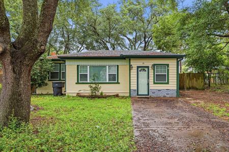 19 SW Comet Street