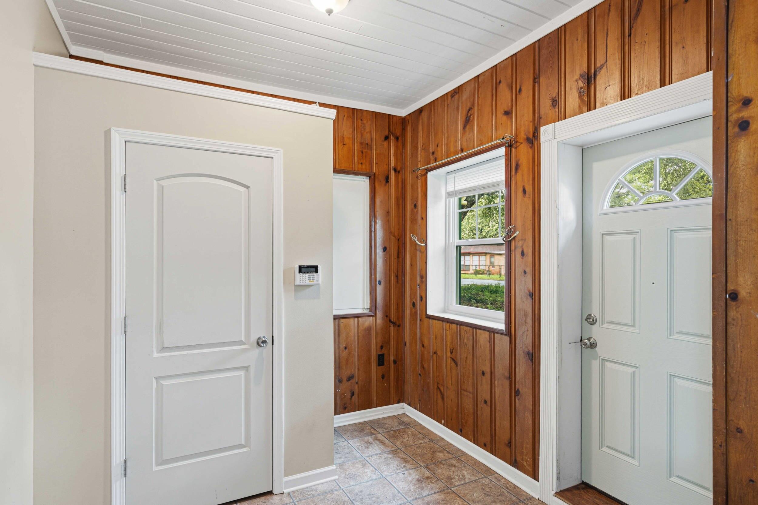 Image 4: Front Unit Entry