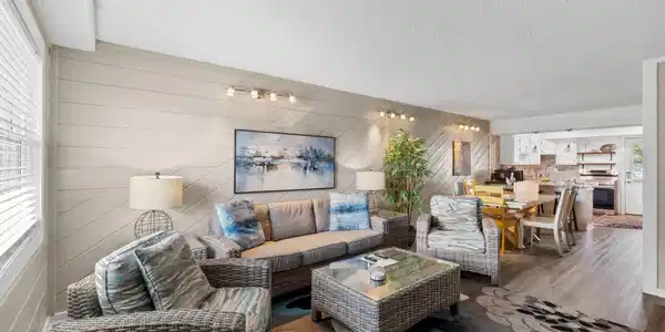 885 Santa Rosa Boulevard