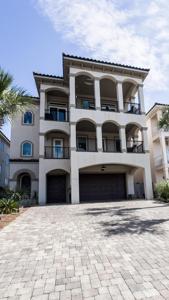 235 La Valencia Circle