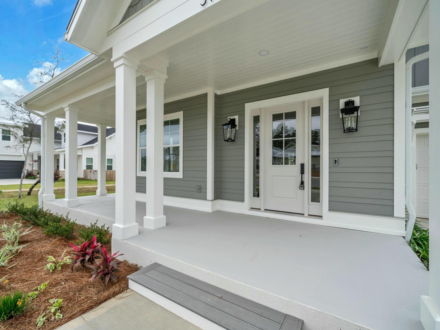 Image 4: Large Front Porch